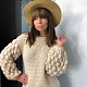 На пятой фотографии модный бежевый свитер от Shapar, бренда женской вязаной одежды ручной работы в интернет-магазине связанных спицами вещей.