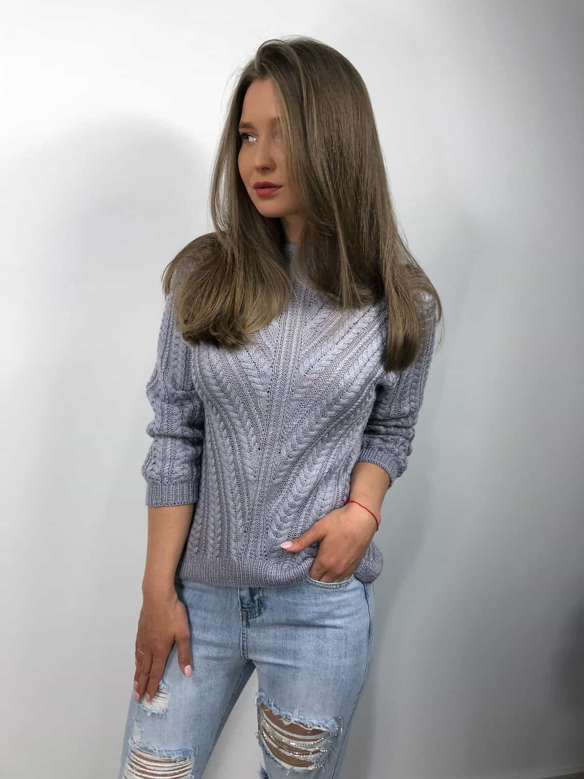 На фотографии вязаный джемпер женский спицами от Shapar, бренда одежды ручной работы в интернет-магазине связанных вещей.