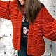 На третьей фотографии женский коралловый кардиган крупной вязки от Shapar, бренда вязаной одежды ручной работы в интернет магазине связанных спицами вещей.