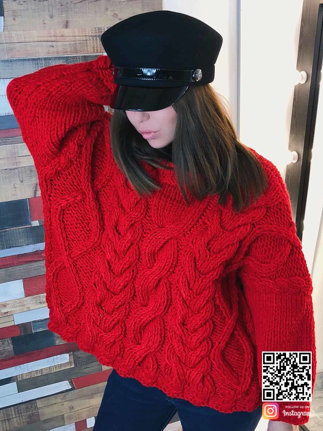 На фотографии женский красный вязаный свитер от Shapar, бренда одежды ручной работы в интернет-магазине связанных спицами вещей.
