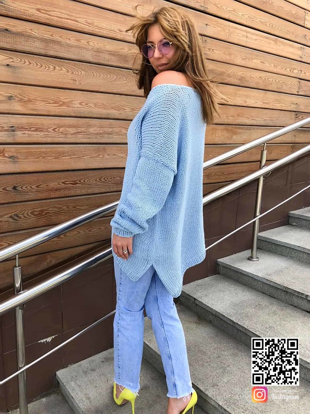 На второй фотографии женский летний свитер из хлопка с асимметричным низом от Shapar, бренда вязаной одежды ручной работы в интернет-магазине связанных спицами вещей.