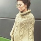 На второй фотографии женское пончо оливкового цвета от Shapar, бренда вязаной одежды ручной работы в интернет-магазине связанных спицами вещей.