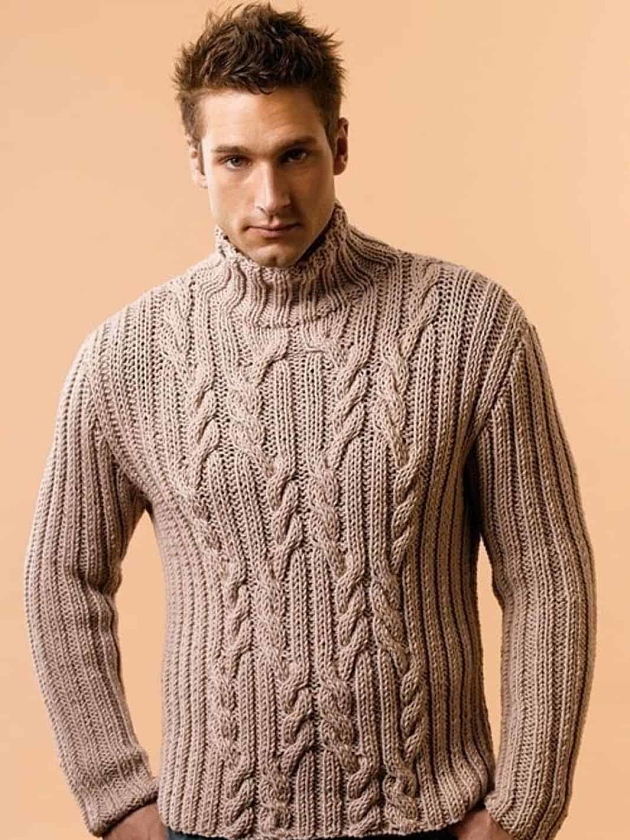 На фотографии свитер зимний мужской с горлом от Shapar, бренда вязаной одежды ручной работы в интернет-магазине связанных спицами вещей.
