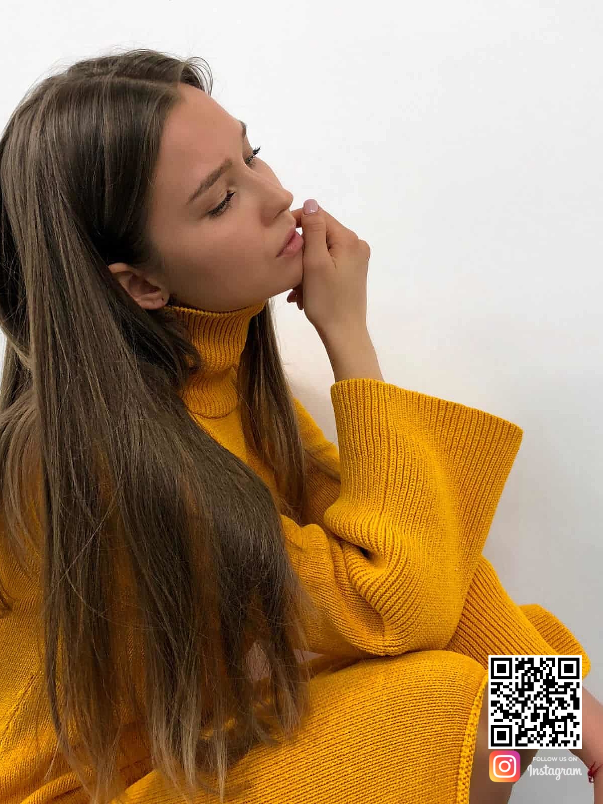 На пятой фотографии вязаное платье желтого цвета для модниц от Shapar, бренда женской одежды ручной работы в интернет-магазине связанных спицами вещей.