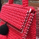 На четвертой фотографии маленькая красная сумка из оргстекла от Shapar, бренда вязаных вещей и аксессуаров ручной работы в интернет-магазине связанной спицами одежды.