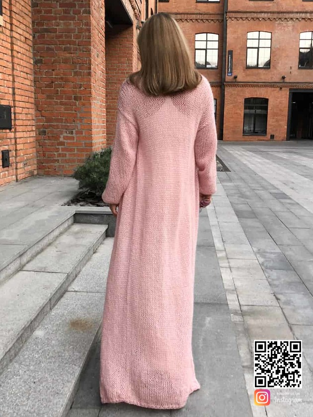 На второй фотографии женский мохеровый кардиган со спины от Shapar, бренда вязаной одежды ручной работы в интернет-магазине связанных спицами вещей.