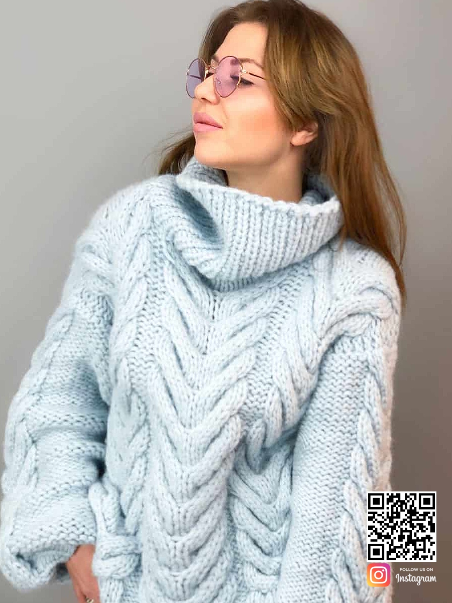 На шестой фотографии женский свитер из альпаки с объемными рукавами от Shapar, бренда вязаной одежды ручной работы в интернет-магазине связанных спицами вещей.