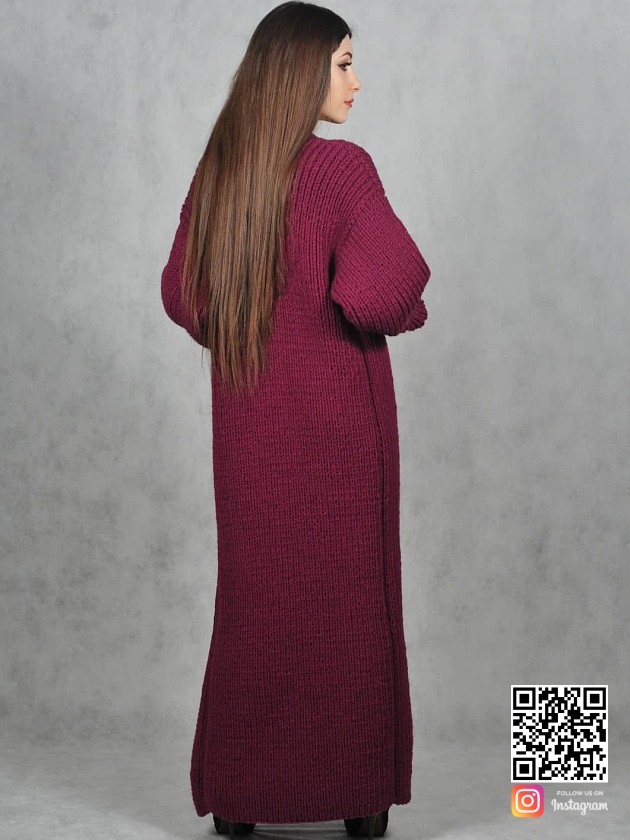 На второй фотографии женский бордовый кардиган со спины от Shapar, бренда вязаной одежды ручной работы в интернет-магазине связанных спицами вещей.