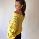 На четвертой фотографии желтый свитер женский с открытыми плечами от Shapar, бренда вязаной одежды ручной работы в интернет-магазине связанных спицами вещей.