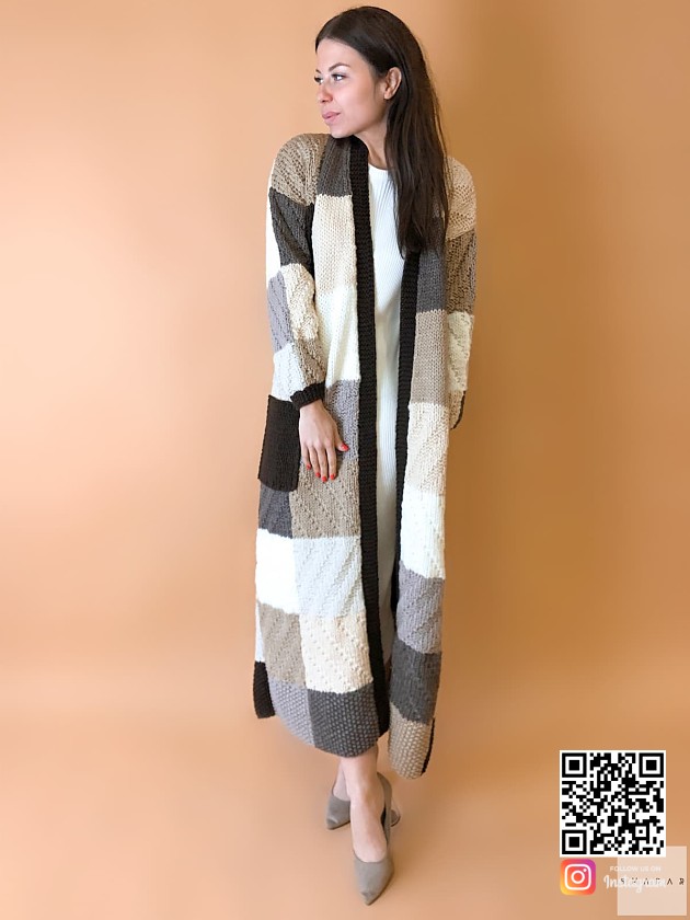 На фотографии коричневый женский кардиган от Shapar, бренда вязаной одежды ручной работы в интернет-магазине связанных спицами вещей.