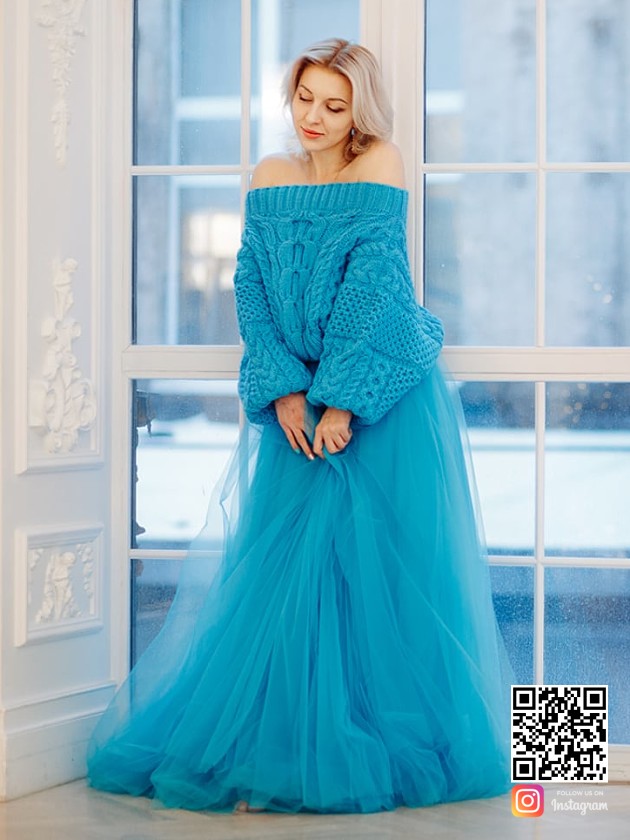 На второй фотографии свободный свитер женский бирюзового цвета от Shapar, бренда вязаной одежды ручной работы в интернет-магазине связанных спицами вещей.