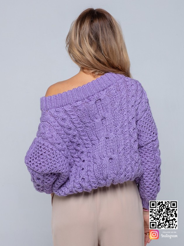На второй фотографии женский лавандовый свитер от Shapar, бренда вязаной одежды ручной работы в интернет-магазине связанных спицами вещей.
