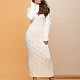 На пятой фотографии длинное белое вязаное платье от Shapar, бренда женской одежды ручной работы в интернет-магазине связанных спицами вещей.