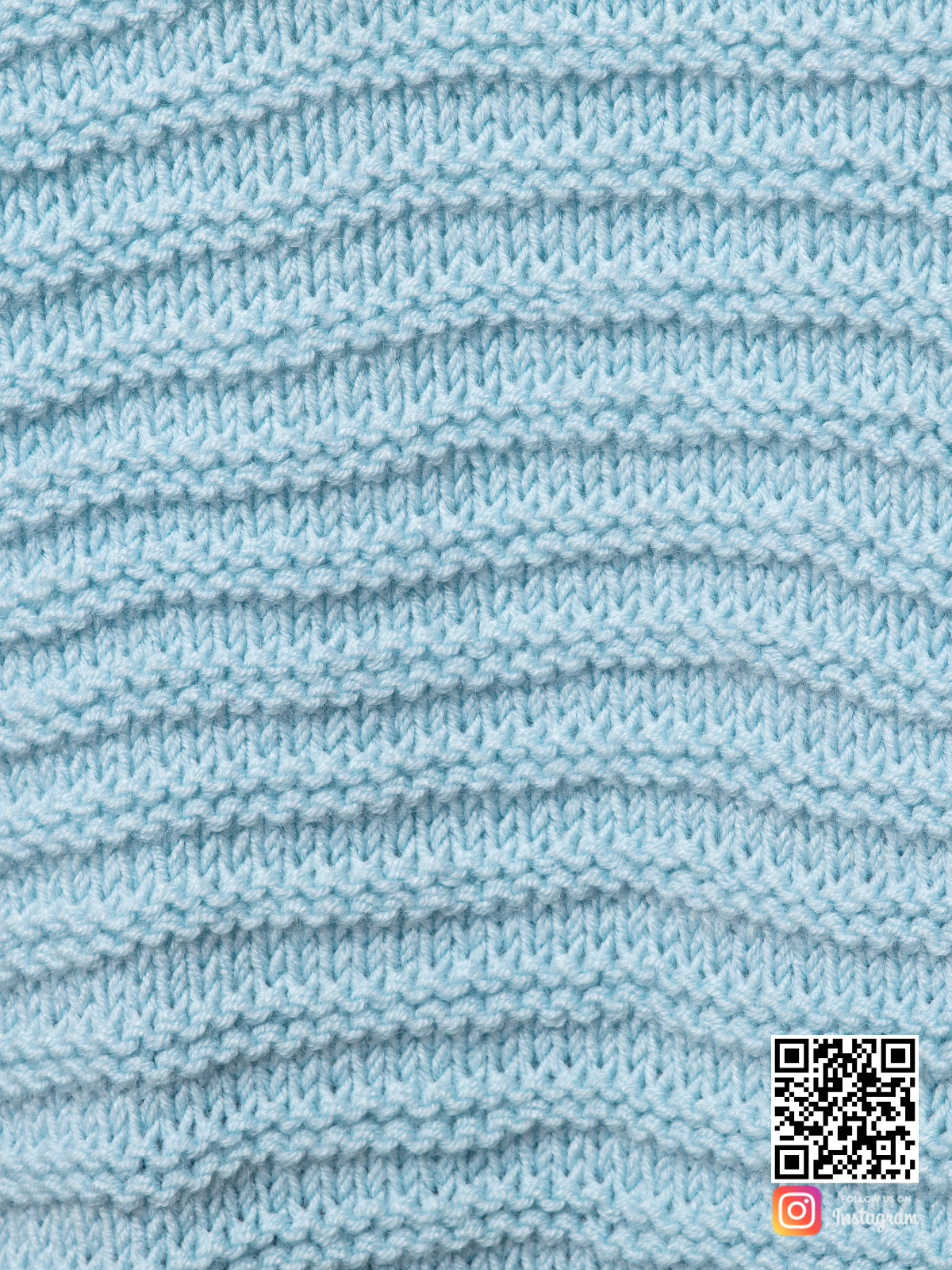 На седьмой фотографии женский голубой кардиган крупным планом от Shapar, бренда вязаной одежды ручной работы в интернет-магазине связанных спицами вещей.