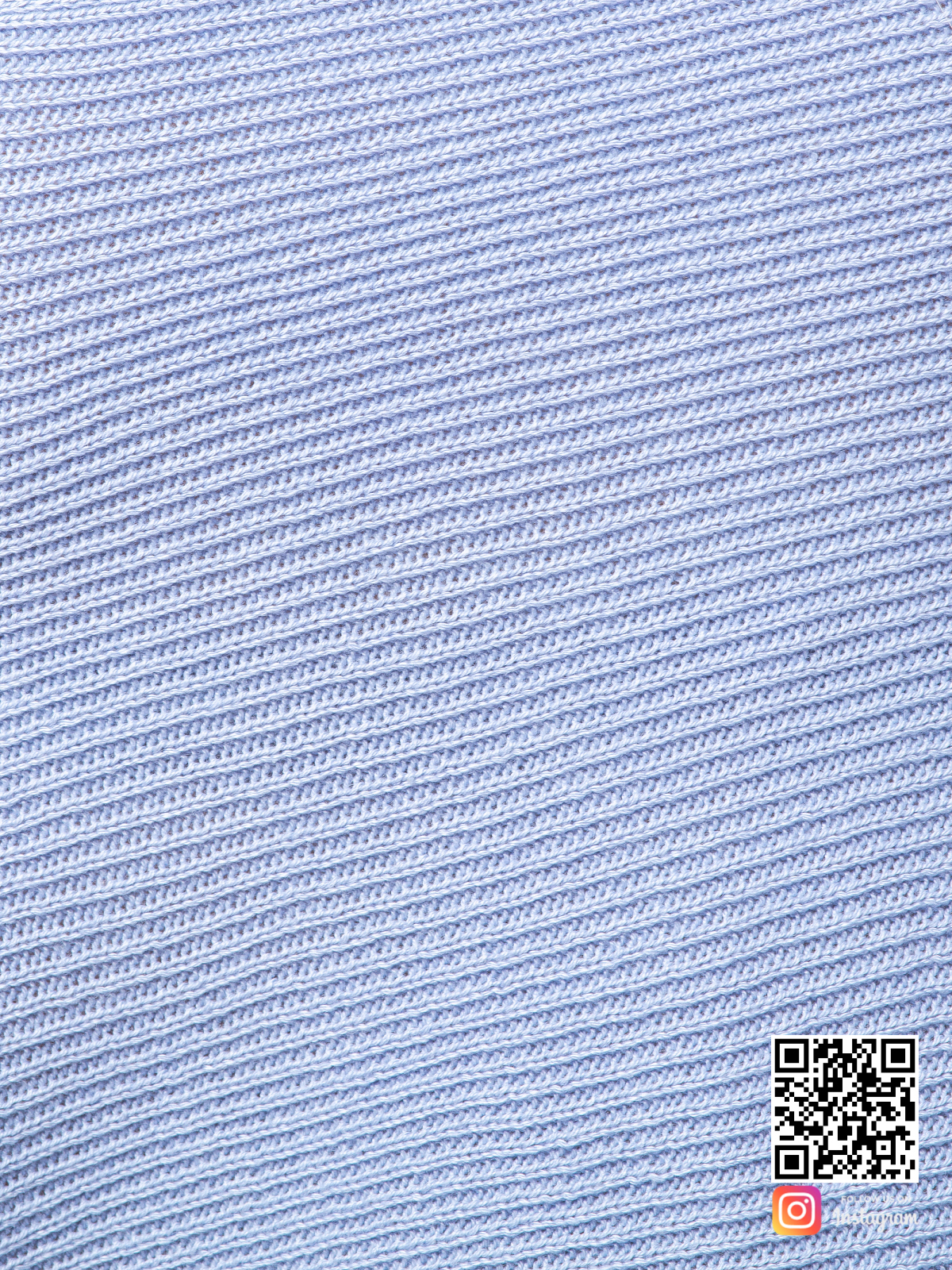 На шестой фотографии женский свитер объемной вязки голубого цвета от Shapar, бренда вязаной одежды ручной работы в интернет-магазине связанных спицами вещей.