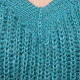 На шестой фотографии женский бирюзовый пуловер с V вырезом крупным планом от Shapar, бренда вязаной одежды ручной работы в интернет-магазине связанных спицами вещей.