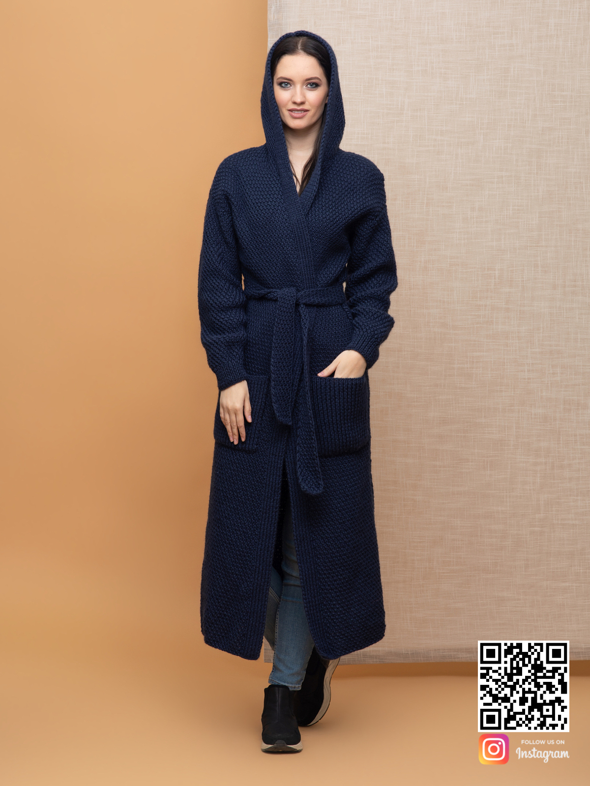 На третьей фотографии женский демисезонный кардиган от Shapar, бренда вязаной одежды ручной работы в интернет-магазине связанных спицами вещей.