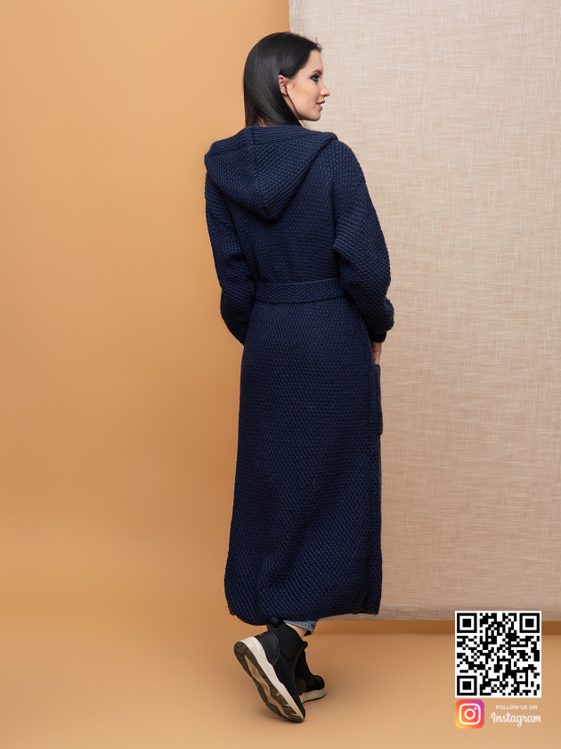 На второй фотографии женский демисезонный кардиган со спины от Shapar, бренда вязаной одежды ручной работы в интернет-магазине связанных спицами вещей.