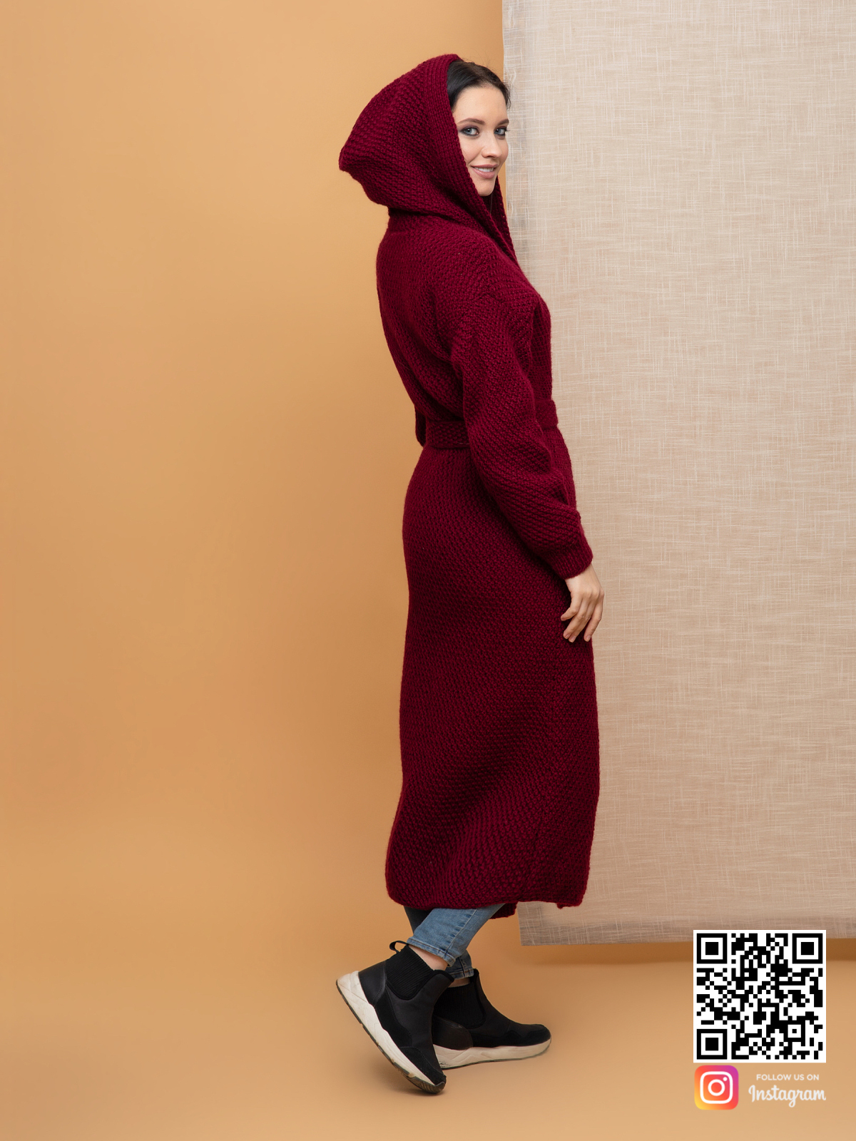 На второй фотографии кардиган бордовый женский со спины от Shapar, бренда вязаной одежды ручной работы в интернет-магазине связанных спицами вещей.