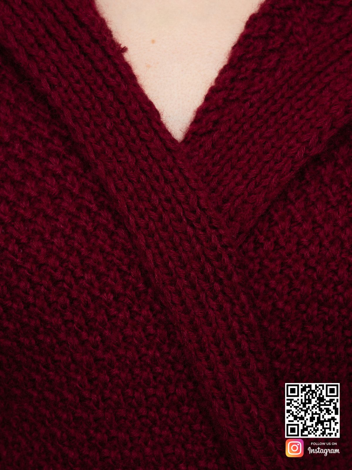 На пятой фотографии кардиган бордовый женский крупным планом от Shapar, бренда вязаной одежды ручной работы в интернет-магазине связанных спицами вещей.