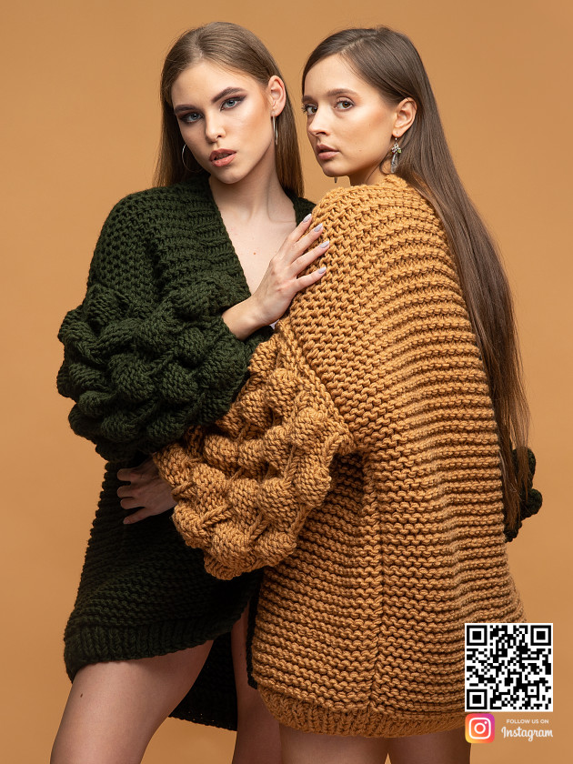 На второй фотографии женский коричневый и кардиган хаки для искушенных модниц от Shapar, бренда вязаной одежды ручной работы в интернет магазине связанных спицами вещей.