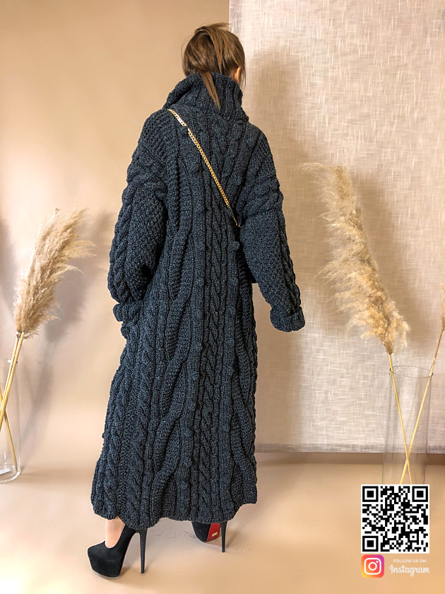 На второй фотографии женский меланжевый кардиган со спины от Shapar, бренда вязаной одежды ручной работы в интернет-магазине связанных спицами вещей.