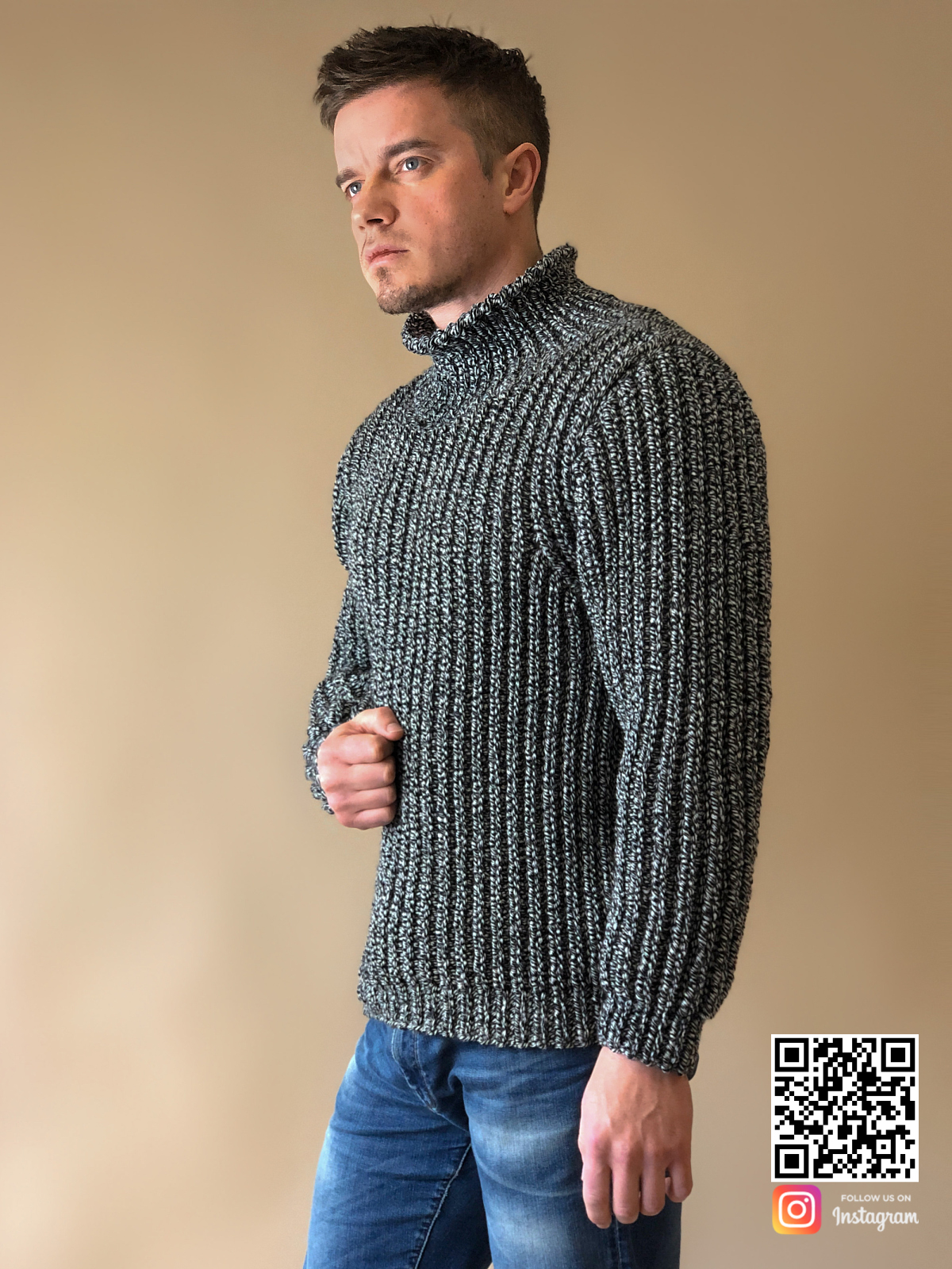 На третьей фотографии теплый свитер мужской с воротником от Shapar, бренда вязаной одежды ручной работы в интернет-магазине связанных спицами вещей.