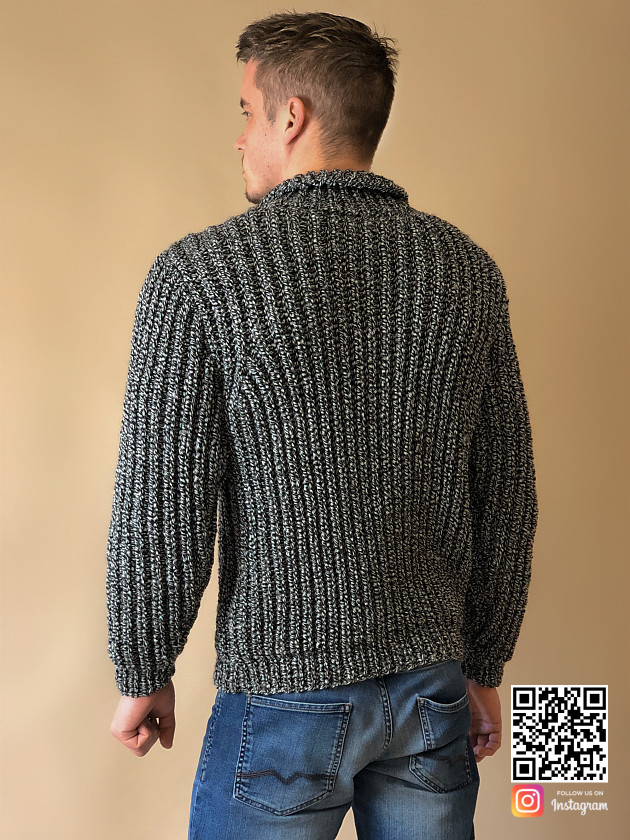 На второй фотографии теплый свитер мужской со спины от Shapar, бренда вязаной одежды ручной работы в интернет-магазине связанных спицами вещей.