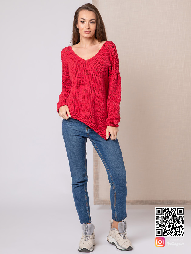 На фотографии тонкий свитер женский от Shapar, бренда вязаной одежды ручной работы в интернет-магазине связанных спицами вещей.