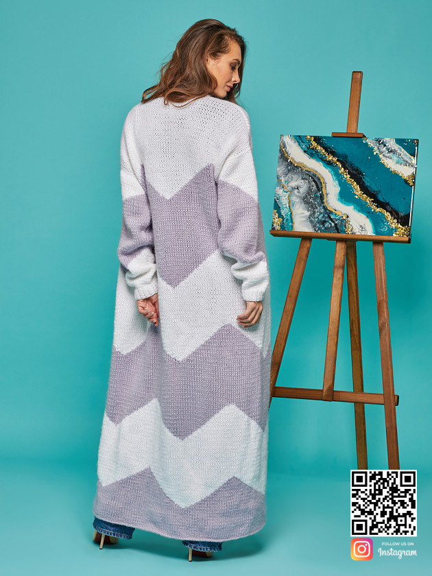 На второй фотографии кардиган женский из ангоры со спины от Shapar, бренда вязаной одежды ручной работы в интернет-магазине связанных спицами вещей.