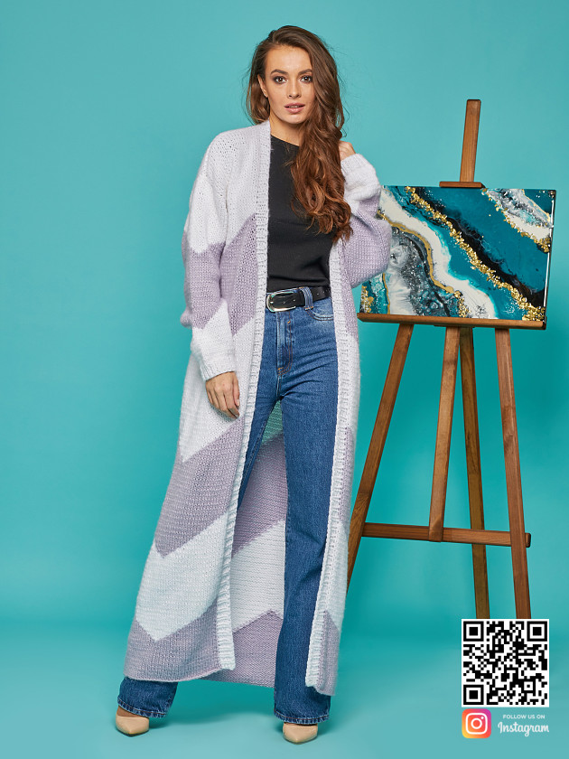 На фотографии кардиган женский из ангоры от Shapar, бренда вязаной одежды ручной работы в интернет-магазине связанных спицами вещей.