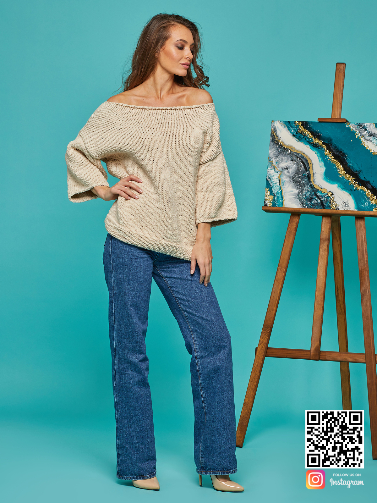 На третьей фотографии женский летний свитер от Shapar, бренда вязаной одежды ручной работы в интернет-магазине связанных спицами вещей.