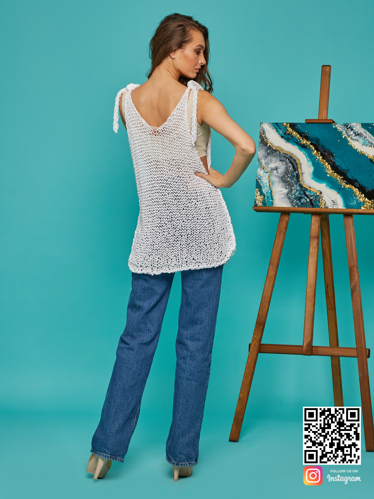 На пятой фотографии женская майка сетка из хлопка от Shapar, бренда вязаной одежды ручной работы в интернет-магазине связанных спицами вещей.