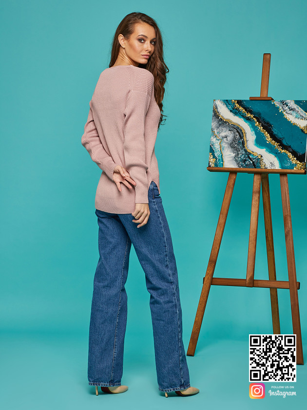 На второй фотографии женский розовый пуловер со спиныот Shapar, бренда вязаной одежды ручной работы в интернет-магазине связанных спицами вещей.