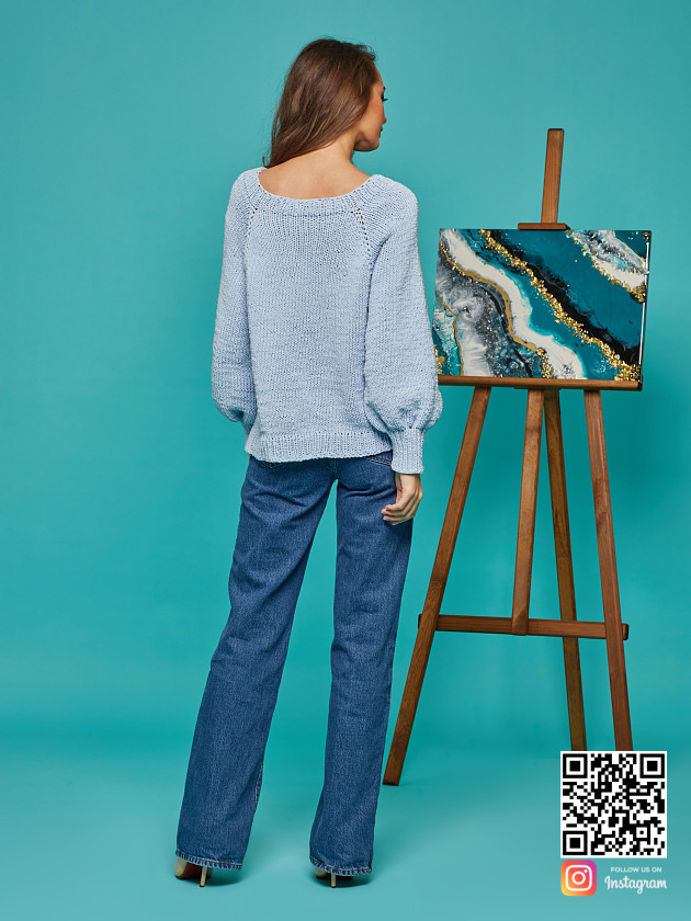 На второй фотографии свитер реглан для женщин со спины от Shapar, бренда вязаной одежды ручной работы в интернет-магазине связанных спицами вещей.