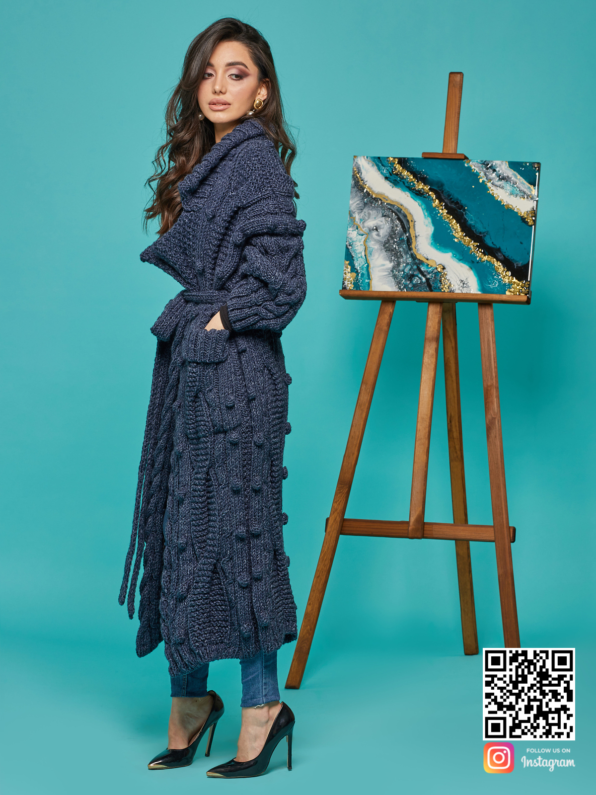 На шестой фотографии длинный женский твидовый кардиган от Shapar, бренда вязаной одежды ручной работы в интернет-магазине связанных спицами вещей.