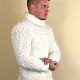На второй фотографии белый свитер с объемным горлом мужской от Shapar, бренда вязаной одежды ручной работы в интернет-магазине связанных спицами вещей.