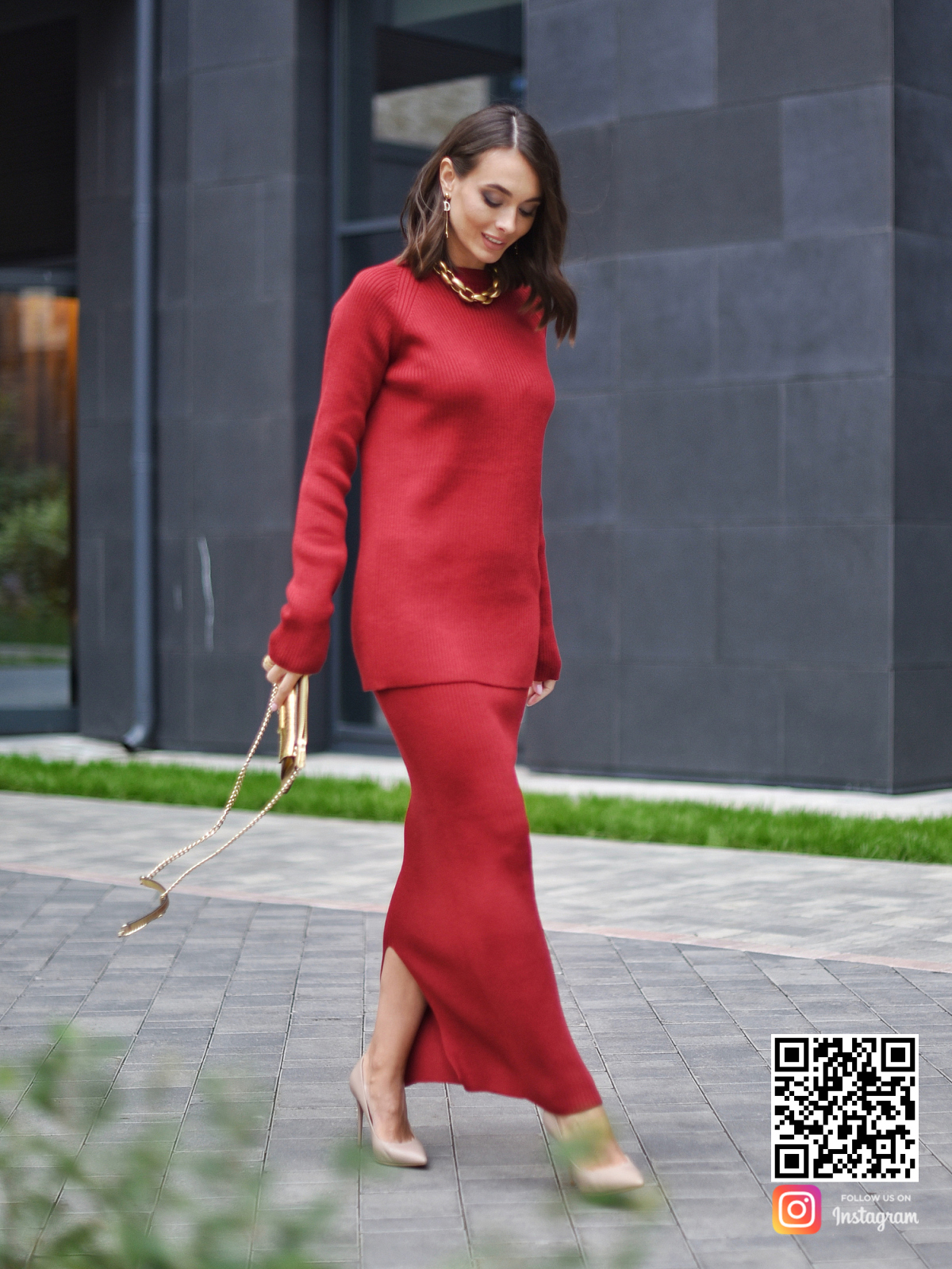 На третьей фотографии бордовый костюм с длинной юбкой женский от Shapar, бренда вязаной одежды ручной работы в интернет-магазине связанных спицами вещей.