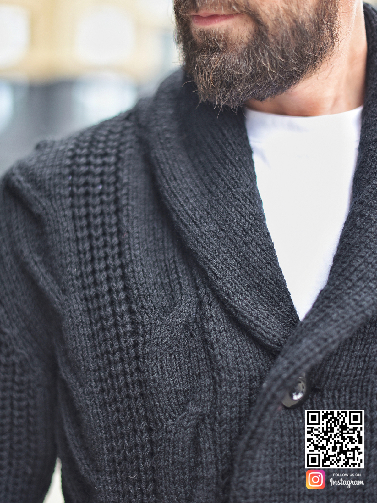 На восьмой фотографии кардиган мужской на пуговицах крупным планом от Shapar, бренда вязаной одежды ручной работы в интернет-магазине связанных спицами вещей.
