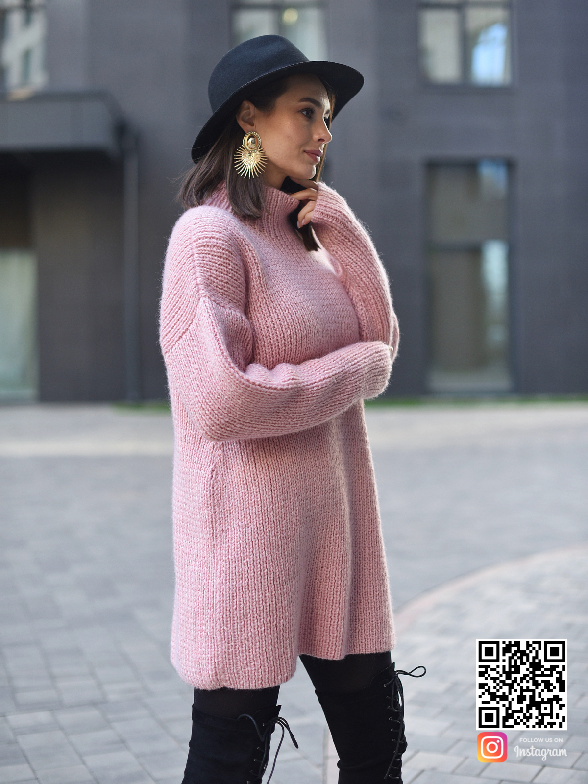 На четвертой фотографии длинный свитер для женщин из ангоры от Shapar, бренда вязаной одежды ручной работы в интернет-магазине связанных спицами вещей.
