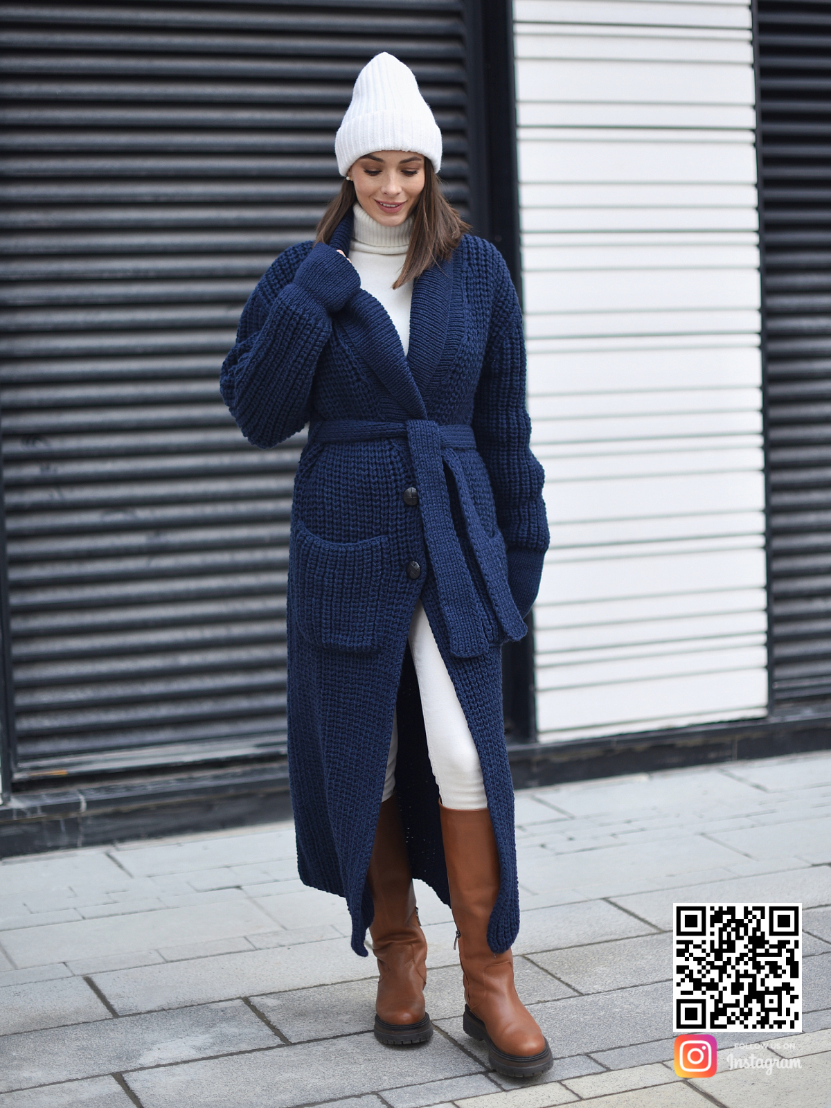 На восьмой фотографии теплый кардиган синий женский из шерсти в интернет-магазине вязаной одежды Shapar.