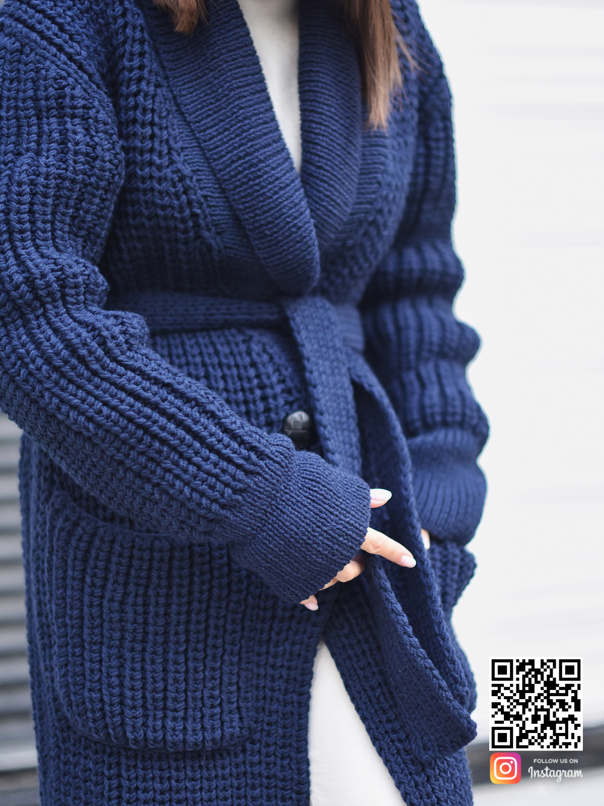 На пятой фотографии кардиган синий женский крупным планом в интернет-магазине вязаной одежды Shapar.