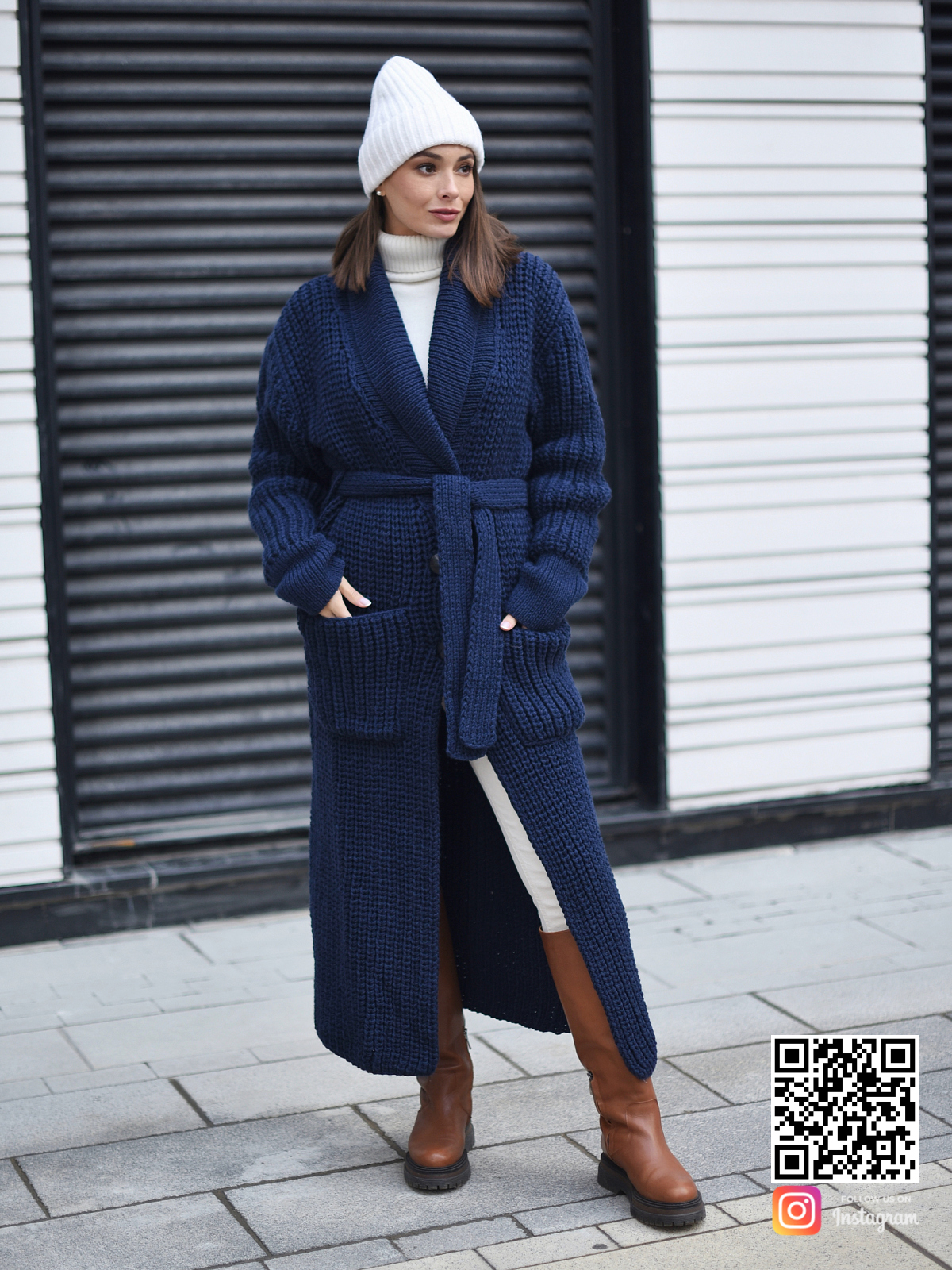 На четвертой фотографии кардиган синий женский с поясом в интернет-магазине вязаной одежды Shapar.