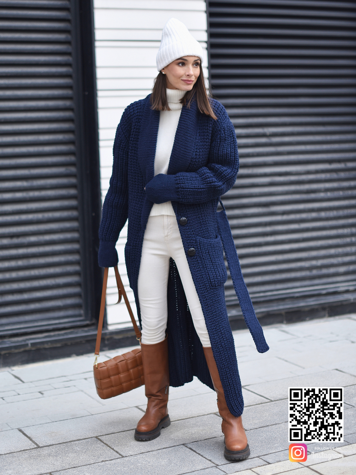 На шестой фотографии кардиган синий женский крупным планом в интернет-магазине вязаной одежды Shapar.
