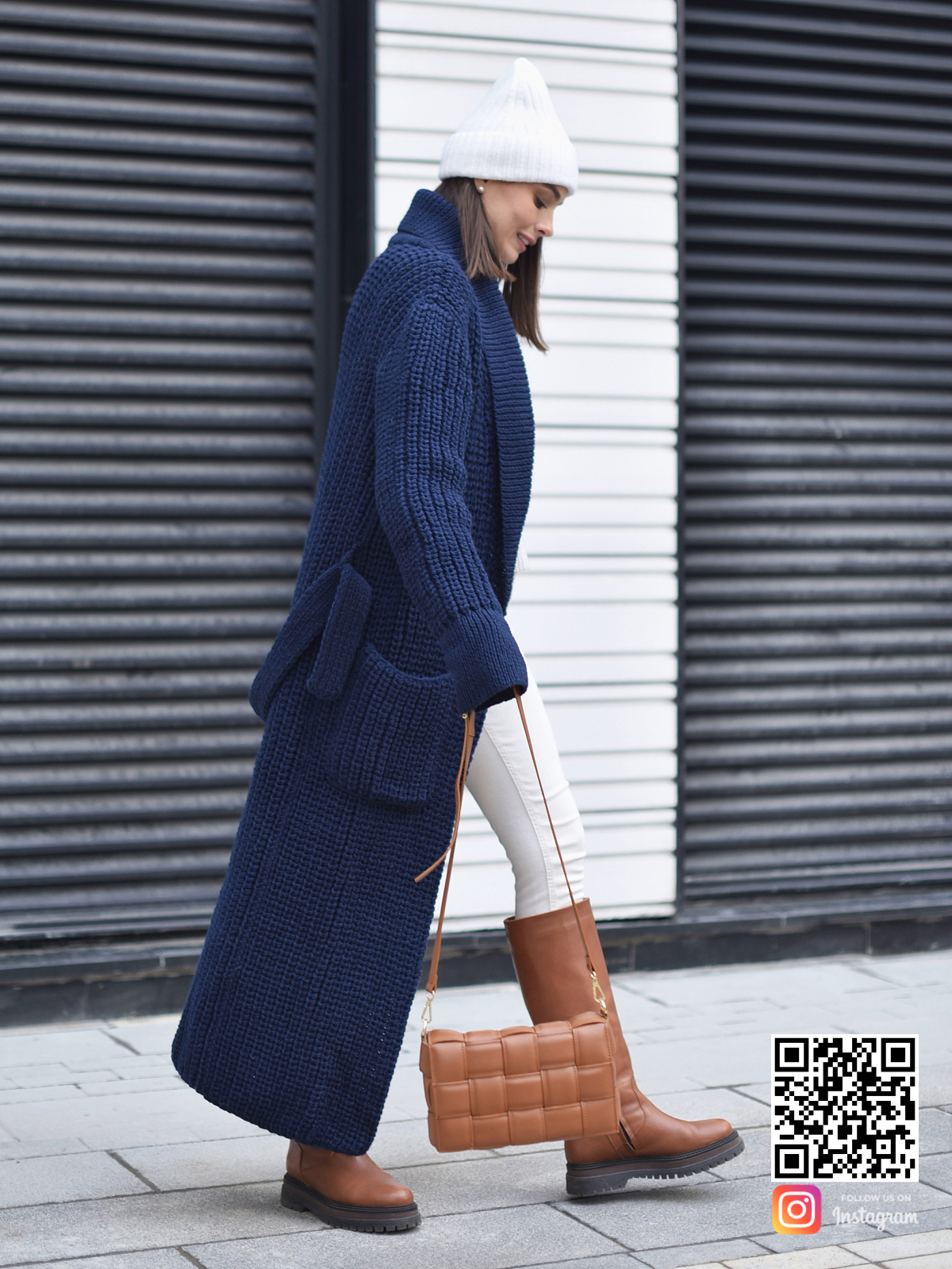На седьмой фотографии длинный кардиган синий женский в интернет-магазине вязаной одежды Shapar.