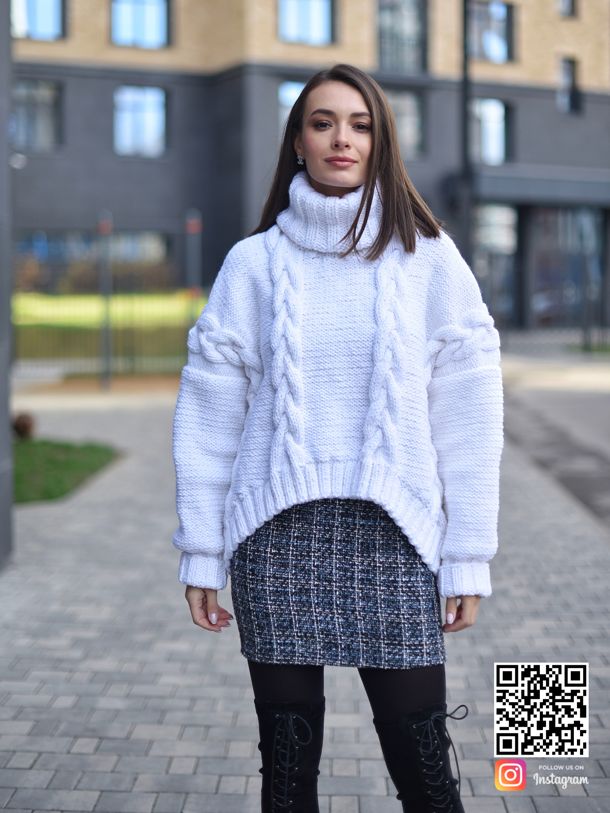 На восьмой модный белый свитер для женщин от Shapar, бренда вязаной одежды ручной работы в интернет-магазине связанных вещей.