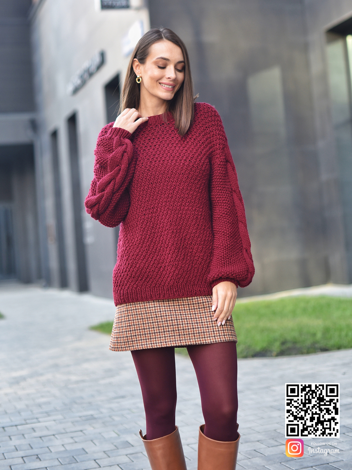 На шестой фотографии бордовый тонкий джемпер от Shapar, бренда вязаной одежды ручной работы в интернет-магазине связанных спицами вещей.