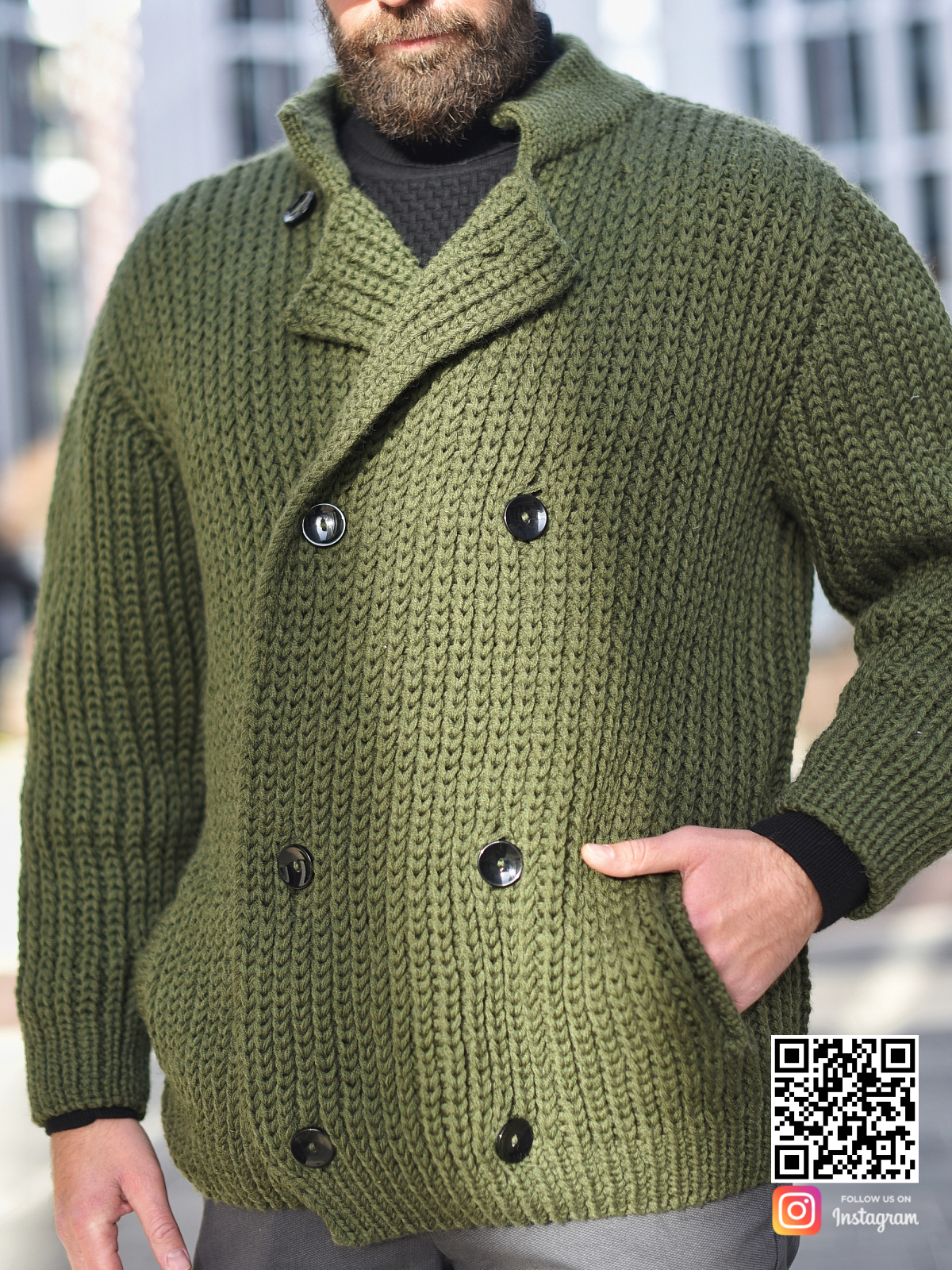 На пятой фотографии зимний вязаный мужской кардиган на пуговицах из шерсти в интернет-магазине одежды ручной работы Shapar.