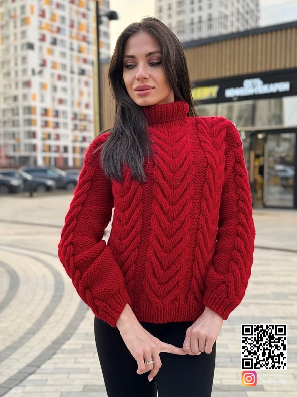 На фотографии женский связанный красный свитер в интернет-магазине Shapar, бренда вязаной одежды ручной работы.